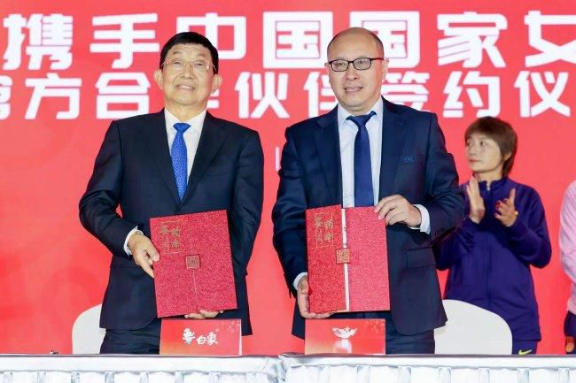 范·迪塞尔穿轻薄T恤上台领奖秀肌肉 《音乐大师》曝新海报 库珀和凯瑞·穆里根秀恩爱 2023-11-09 11月9日，由布莱德利·库珀和凯瑞·穆里根主演的电影《音乐大师》曝光了全新海报。